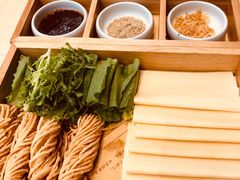 沂蒙六姐妹煎饼-鹊华居·地道鲁菜·海鲜·融合味(大明湖店)