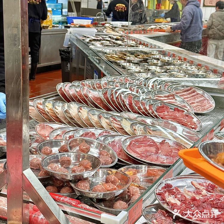 生蚝叠成山！这家火锅店是懂鲜味的！