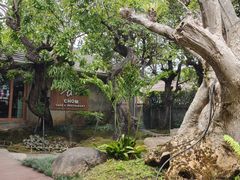 -Chom Cafe and Restaurant