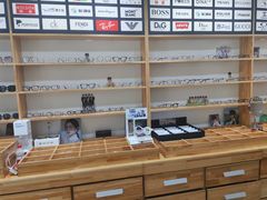 -豪门视光·星趣控·蔡司依视路眼镜代理商(中央大街店)