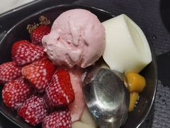 芋见草莓冰沙-鲜芋仙(中华广场店)