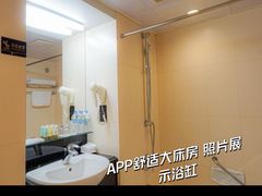 -广东大厦酒店(广州北京路步行街纪念堂地铁站店)
