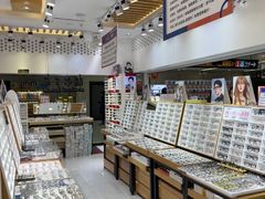 -美式眼镜·授权蔡司.依视路.尼康.豪雅.明月(人民广场店)