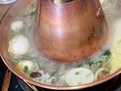 -果松木炭酸菜铜火锅·外婆参鸡汤