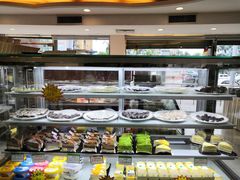 面包甜点陈列柜-蜂蝶来饼店(拱北总店)