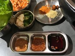 -围炉肉舍•炭烤活鳗•丹东海鲜烤肉(步行街店)