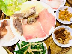 金牌牛肉米线-桥香园云南过桥米线(金马碧鸡店)