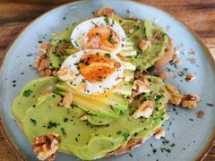 牛油果煮蛋吐司-RAC BAR(安福路店)