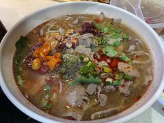 -爆炸头阿姨小四川正宗川味小吃(无任何分店)
