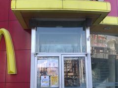 门面-麦当劳(展览路店)