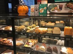 面包甜点陈列柜-星巴克(广州动漫星城东区店)