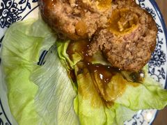 鸭蛋黄狮子头-春水锅贴·传统鲁菜(大明湖店)