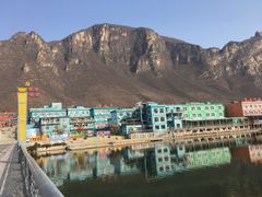 -百里峡七彩艺术小镇