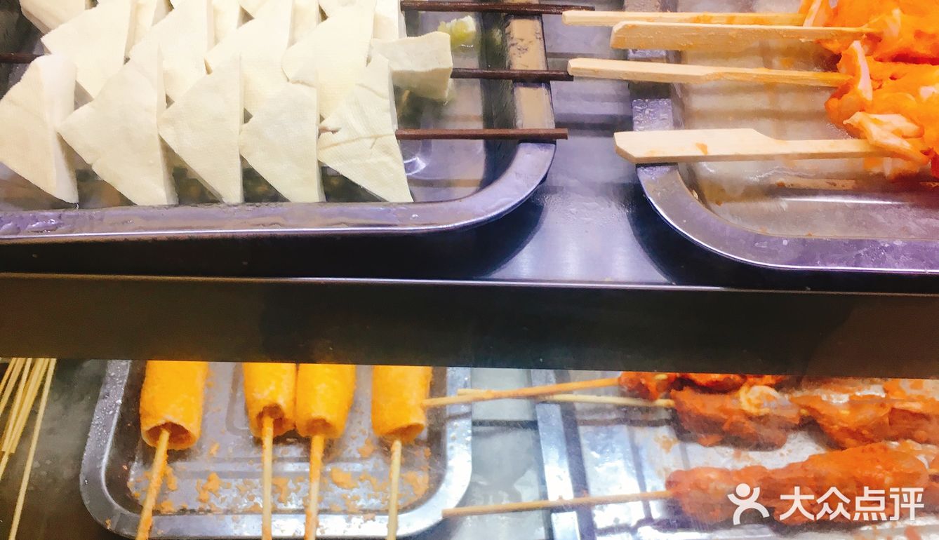 店面不大，干净卫生，几乎站满了人