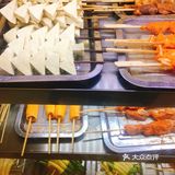 店面不大，干净卫生，几乎站满了人