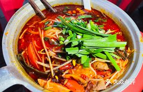 Signature Hot Pot Four-Flavor Meat Rice Noodles