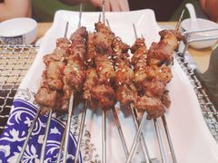 现穿羊肉串-呼伦贝尔烤羊·蒙古烤羊排(骏景店)