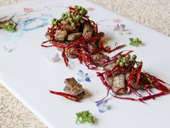 青花椒，红海椒，鲜嫩牛肉，麻辣和牛肉完美结合，挑逗你的味蕾！-成都彭山恒大酒店·大三元中餐厅