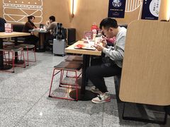 大堂-麦当劳(北京大兴机场二层国内到达(安检外)店)