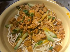 -鹤江桥·红油牛肉粉(SKP店)