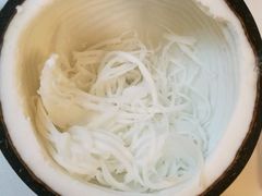 -志龙皇冠吃货椰子铺
