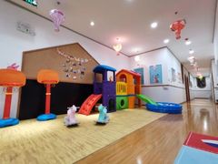 -抱抱熊托育中心(大悦城店)