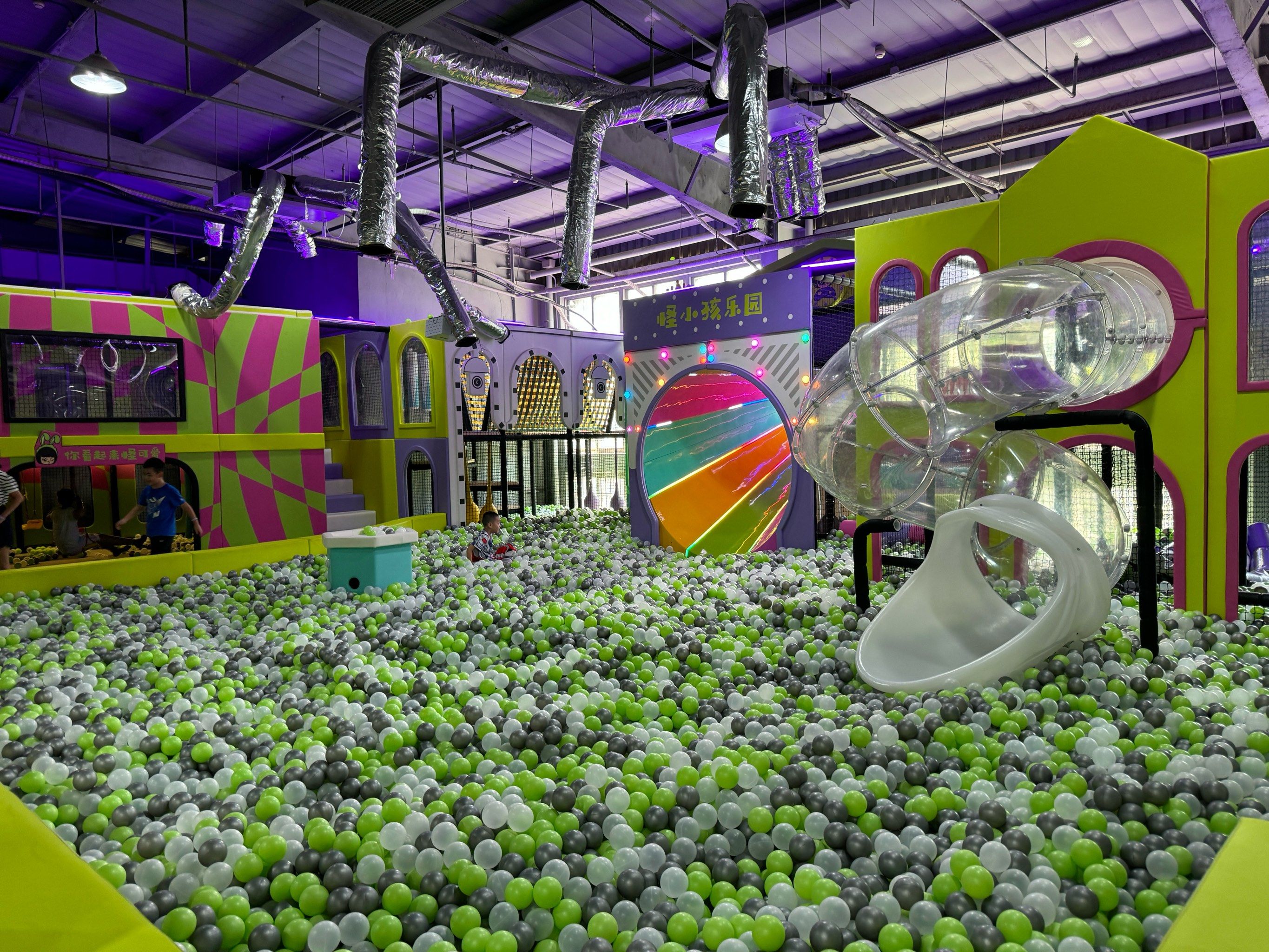 第一次来这边,环境不错,很大,小朋友很开