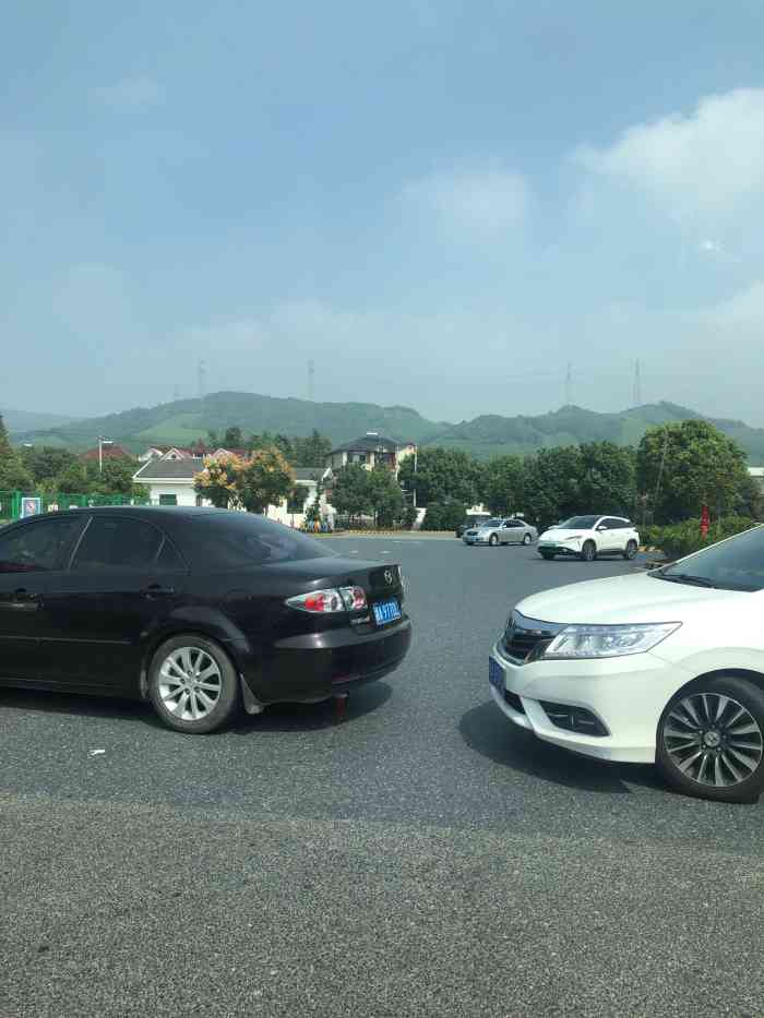 径山服务区停车场-"停车场是杭长高速公路余杭径山境内,离杭州.