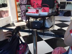 -东荟城名店仓