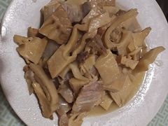 竹笋焖咸肉-胡老三家土菜馆·老店地方特色菜·招牌茅山地锅老鹅