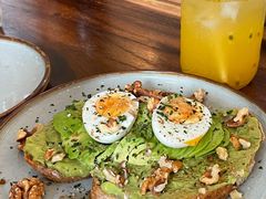 牛油果煮蛋吐司-RAC BAR(安福路店)