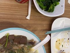 -小杨生煎(金山百联购物中心3楼店)