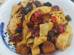 红烧肉炖豆皮结-小民大排档(光谷店)