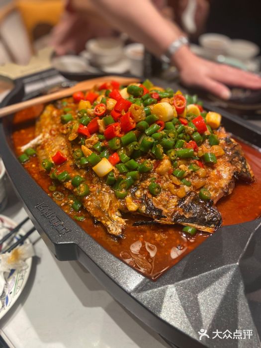 江边城外烤全鱼(南通永旺店)蒜香味烤鱼图片