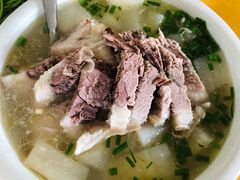 萝卜炖肘子-荣生萝卜汤饭店