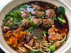 -爆炸头阿姨小四川正宗川味小吃(无任何分店)