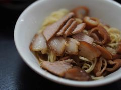 -松树干拌面店