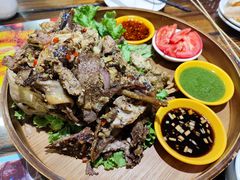 棚顶招牌烤羊头-哈老太太(联盟路店)