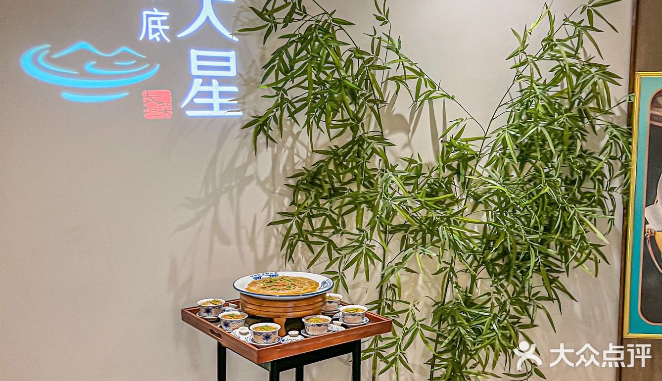 炸八块，这都是招牌 包括吃饭之前会有开胃小菜