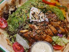 照烧鸡肉配牛油果拉法沙拉-HELLO 27 意面·沙拉·帕尼尼