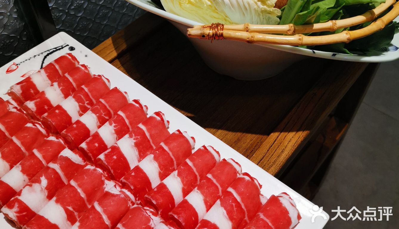 麻椒鸳鸯锅，味道超级赞，还点了几串羊肉串，肉块非常大