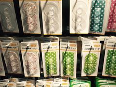-名创优品(北京新中关购物中心地铁层店)