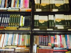 -钟书阁(松江泰晤士小镇店)