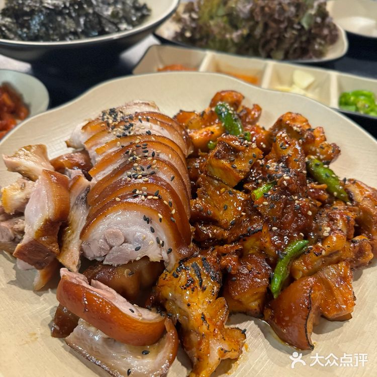 济州岛｜巨好吃的猪蹄包饭！连吃两天！