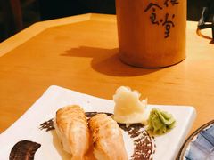 火炙焦糖三文鱼手握-坂吉屋·居酒屋深夜食堂(龙湖店)