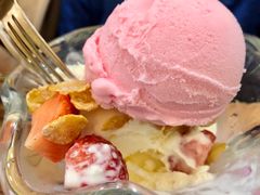 草莓脆心杯-甜心妈妈·榴莲星级糖水(北京路总店)