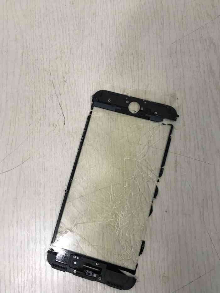 打分 师傅技术非常好,外屏碎的很严重,内屏保住了,速度快技术好,人也