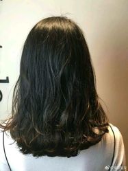 锁骨发易打理-茶发Salon·烫发染发理发