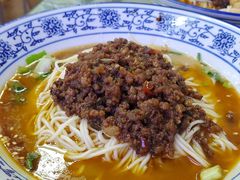 -渝之汇牛肉豌杂面