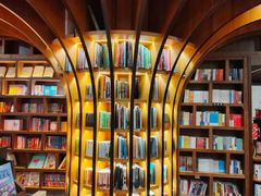 -钟书阁(松江泰晤士小镇店)